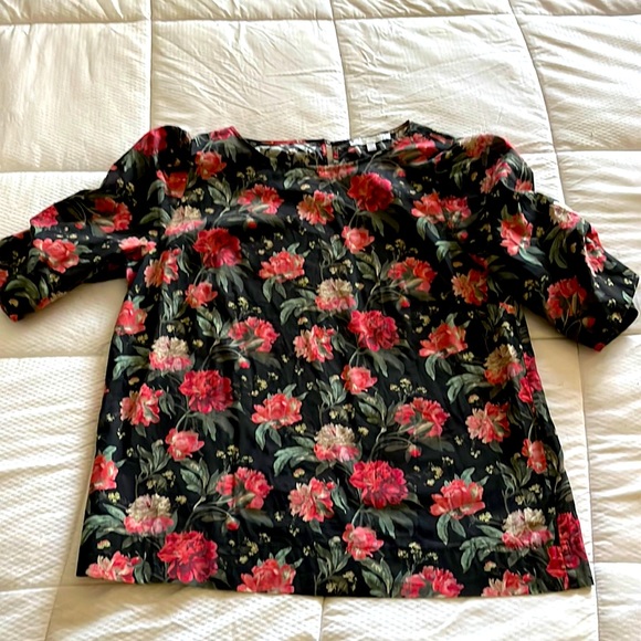 ANTONIO MELANI Tops - Antonio Melani Floral rusched sleeved top